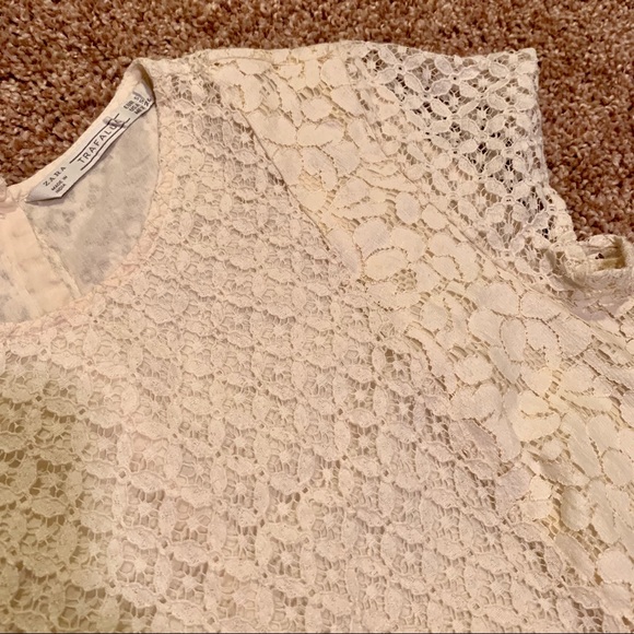 ❌SOLD❌ ZARA Lace Low-High Peplum Top - Picture 5 of 8